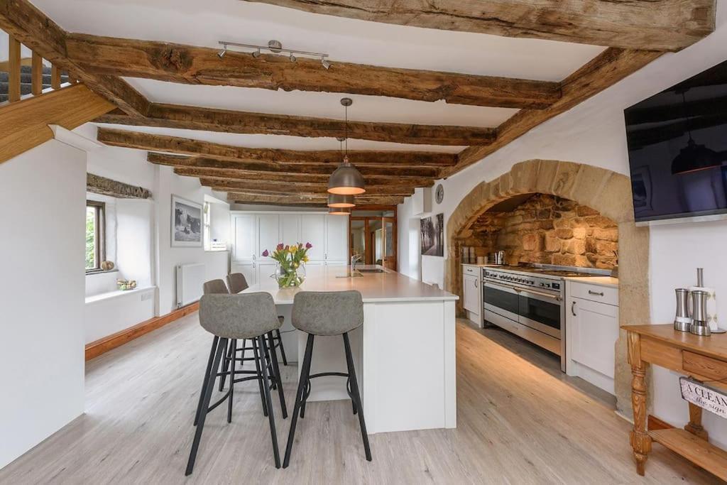 10 Bed Stunning House In Village, With Hot Tub Ovingham Buitenkant foto