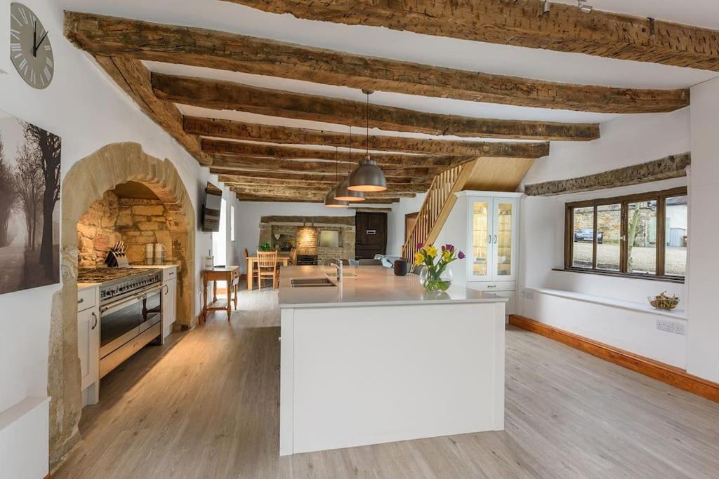 10 Bed Stunning House In Village, With Hot Tub Ovingham Buitenkant foto