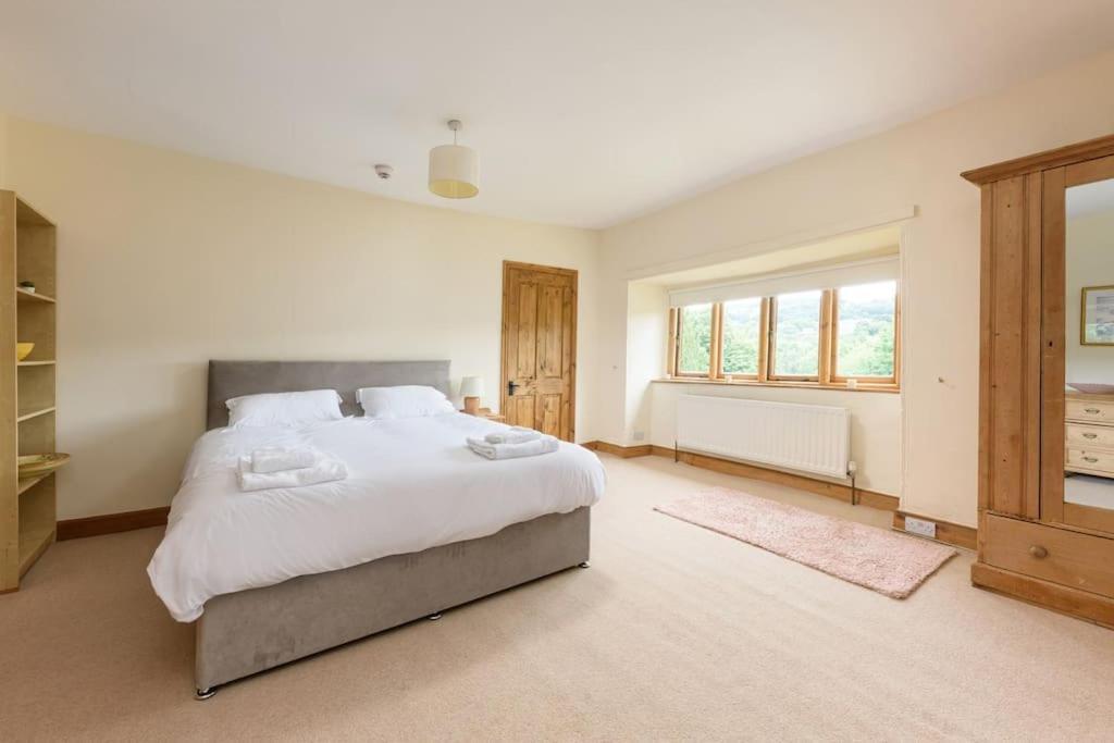 10 Bed Stunning House In Village, With Hot Tub Ovingham Buitenkant foto